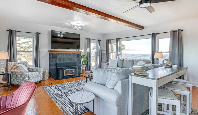 Eureka Springs Home Rental w/Panoramic Views!