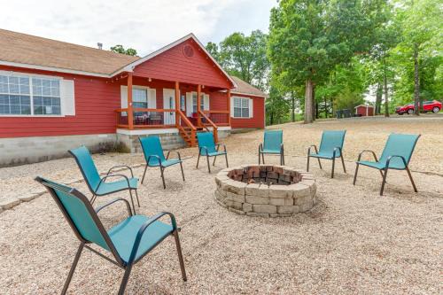 Eureka Springs Home about half Mi to Beaver Lake!