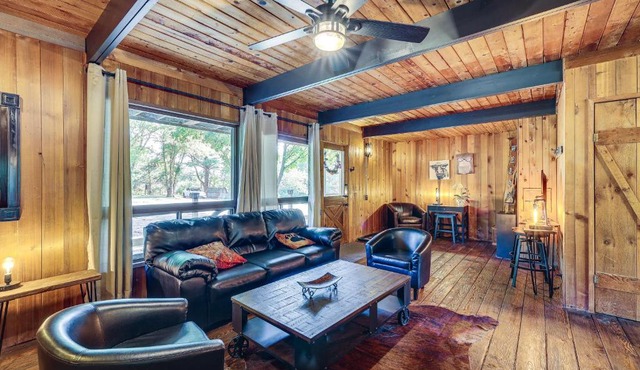 Eureka Springs Rental Cabin 8 Mi to Downtown!
