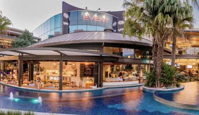 European Elegant Design - Luxurious 5 BDR House