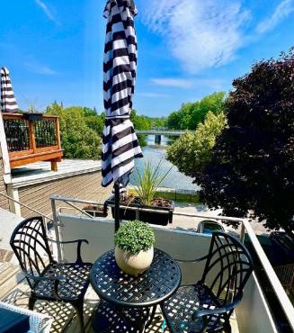 European Style Open Concept Oasis on the Tay River Basin