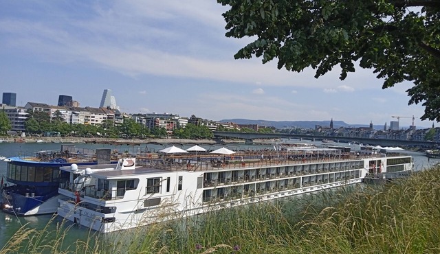 EuroStar 1-king-size double bedroom in a house in delightful Hégenheim with WiFi