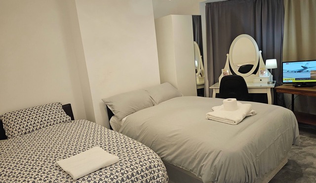 Eusty 3-Bedrooms Guest House Sittingbourne, Kent.