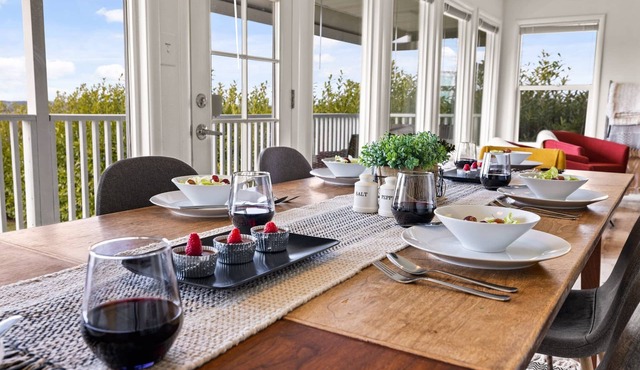 EV Charger-Spacious! Peek-a-Boo Water View+Game Room. Fully Fenced Backyard-Pets