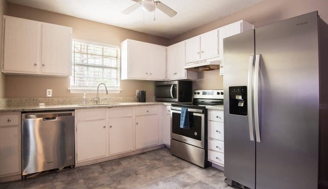 EV-Friendly- 15 Mins to Downtown!