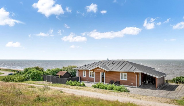 "Evamaria" - 10m from the sea by Interhome