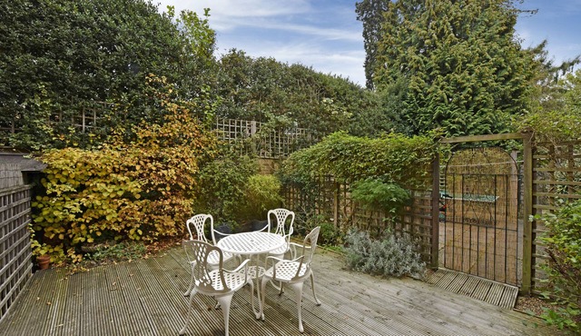 Evancourt Apartment - 2BR apartment 30 mins from London