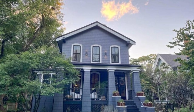 Evanston Historic Italianate - Walk to the Beach, 20 min to downtown Chicago!