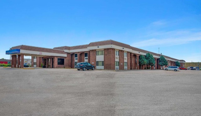 EVANSTON INN at exit 6