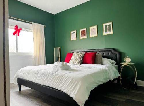 Evansville Holiday House