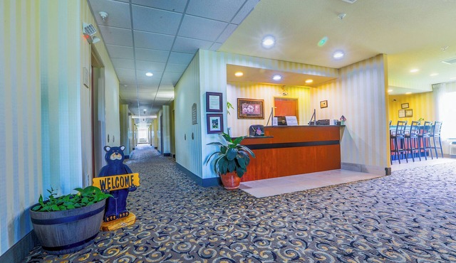 Evansville Inn & Suites By OYO