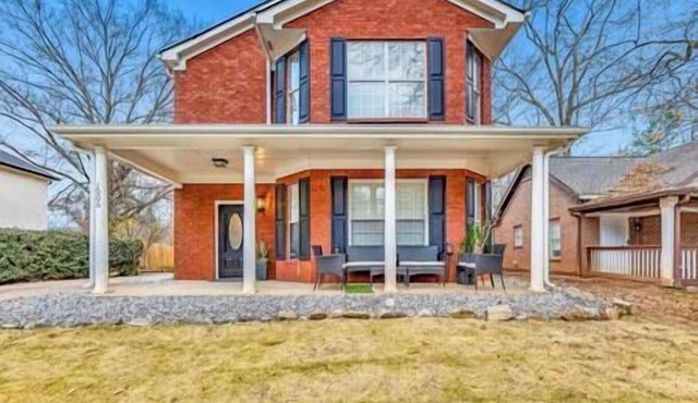 Eva’s Compound – Downtown ATL Oasis (18 Guests)