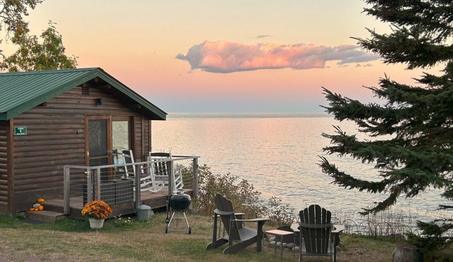 Eve’s Place Lakeside Cabin 1