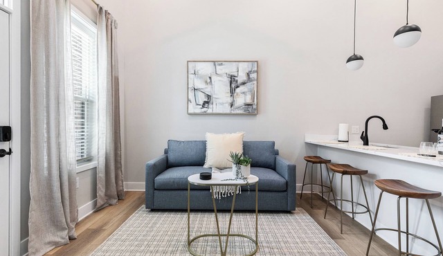 Evelyn 102 - A Cozy 1BR with 16ft Ceilings in Charming Forest Hill