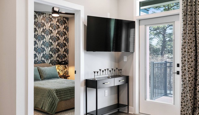 Evelyn 319 - Beautiful brand-new 1BR in beautiful Forest Hill