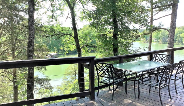 Evening Breeze Cabin #10 on the Lake!