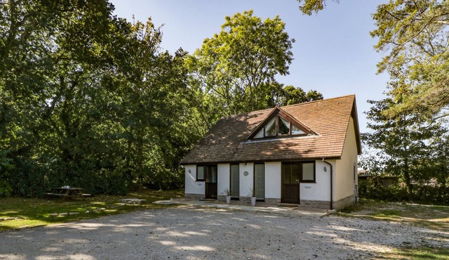 EVENTIDE - CASTLE VIEW COTTAGE, pet friendly in Corfe Castle