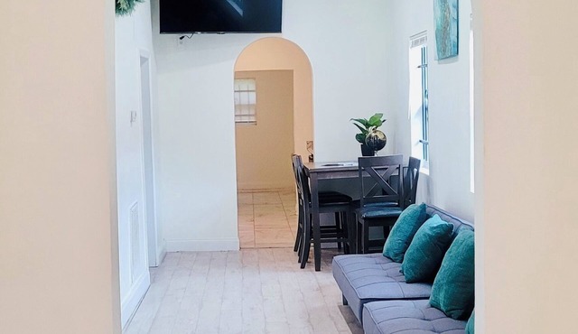 EverBank Stadium Jaguars Lodging House | Sleeps 17 + | Central Jacksonville