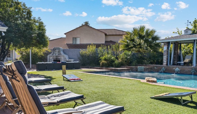 Everett Street Retreat ~ Backyard Paradise Resort Style Setting 4BR Heated Pool