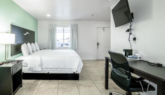 Everglades City Motel - King Hotel Room