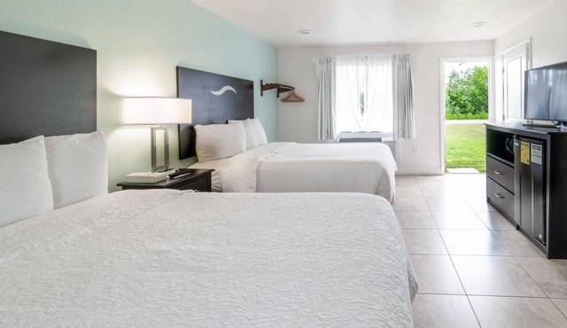 Everglades City Motel - Queen Room, 2 Beds, Back Door