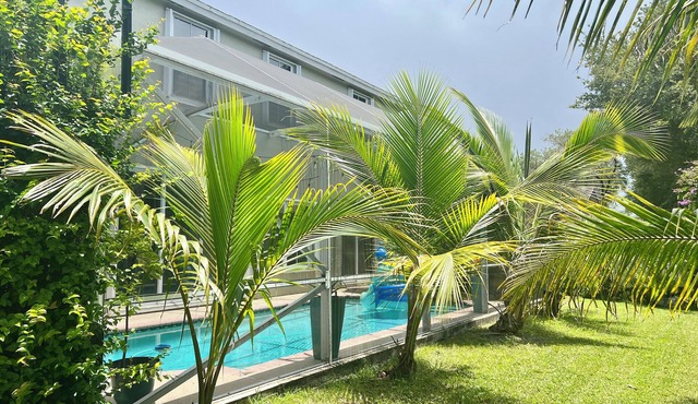 Everglades pool home near major highways and hospitals