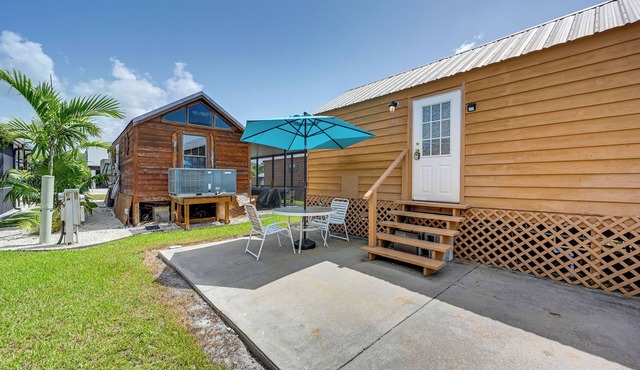 Everglades Rental Trailer Cabin w/ Boat Slip!