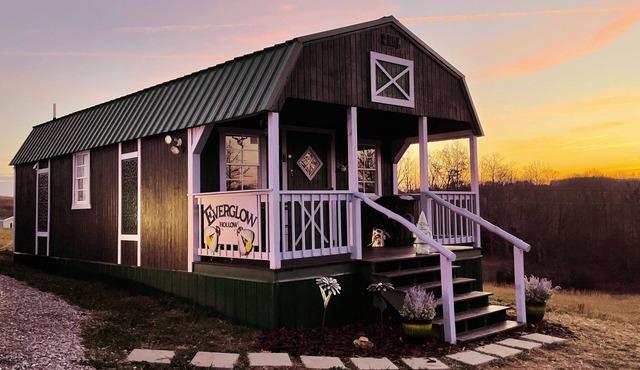 Everglow Hollow- Adorable Tiny House near Lake Cumberland, KY. Pet Friendly!