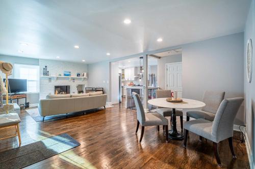 Evergreen Acres - Woodland Preserve - Pool - Beach - Family