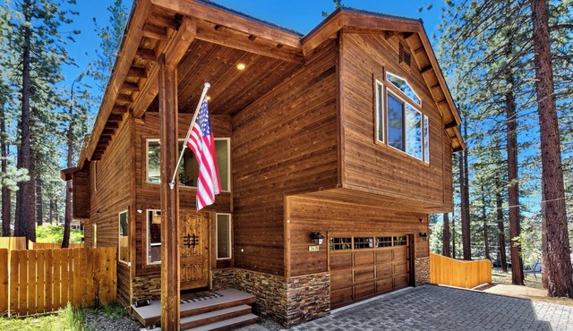 Evergreen Elegance: Boat Parking, Close to Lifts, Lake & Trails