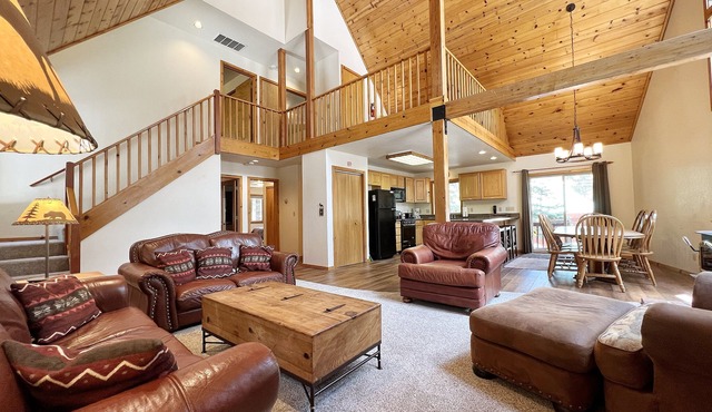Evergreen Escape - 4 bedroom, loft, 2.5 bath home, quiet neighborhood