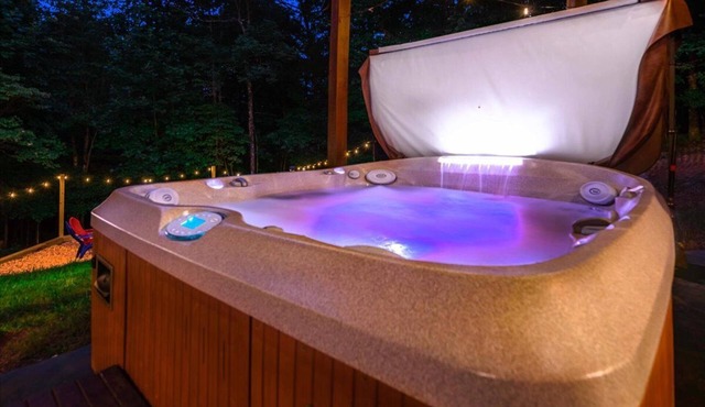 ~EverGreen Family Retreat~Slp20*HotTub*Pets*Arcade