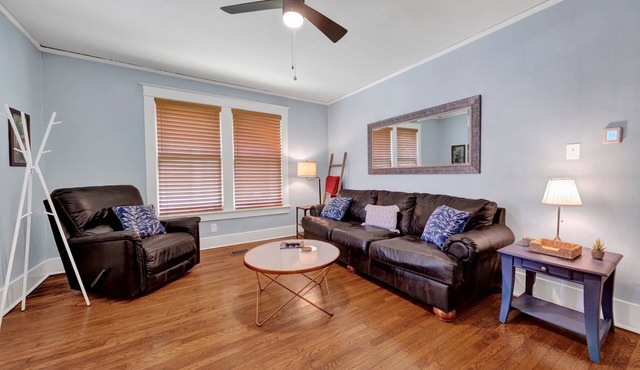 Evergreen Historic District 1928 Midtown Apartment