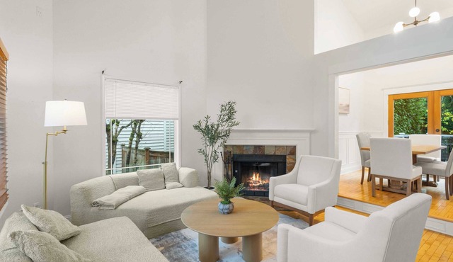 Evergreen Home on 8th Ave｜Workspace｜WFH Ready｜Private Deck｜Garage Access