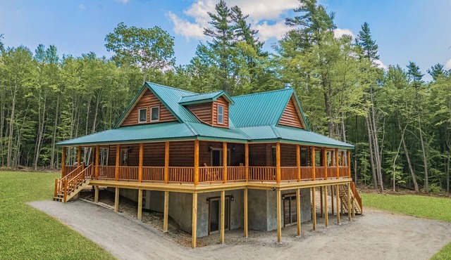 Evergreen Lodge Lakefront 6 Br 3Ba Kayaks, Fishing, Hot Tub, Fire Pit, Hiking!