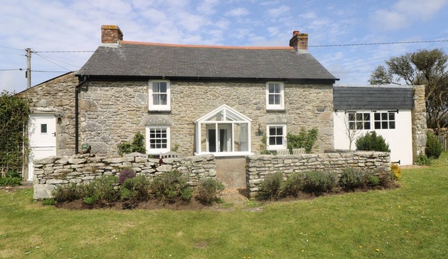 EVERGREEN, pet friendly, country holiday cottage in Rinsey Cove