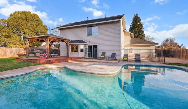 Evergreen Retreat Spacious + family friendly