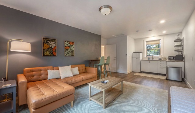 Evergreen Retreat - Garage Suite, White Salmon, WA