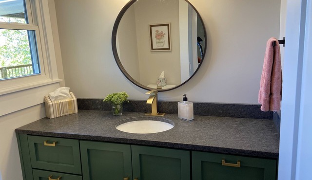 Evergreen - Spectacular VIEWS ~ Newly Renovated Lookout Mountain HOME