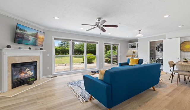 Evergreen: Work Friendly & Near Downtown