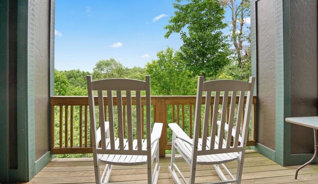 Evergreens 1022- Mtn Condo, Gated Resort, Indoor/Outdoor Pools & Hot Tub