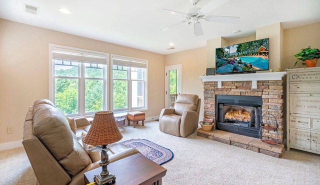 Evergreens 1421- Mtn Condo, Gated Resort, Indoor/Outdoor Pools & Hot Tub