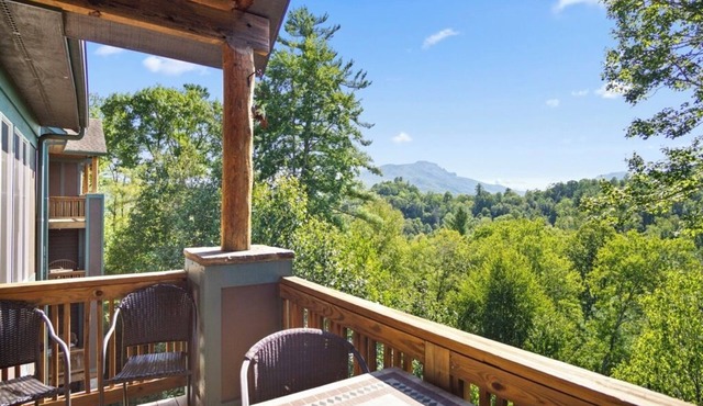Evergreens 631- Mountain Condo, Gated Resort, Indoor/Outdoor Pools & Hot Tub