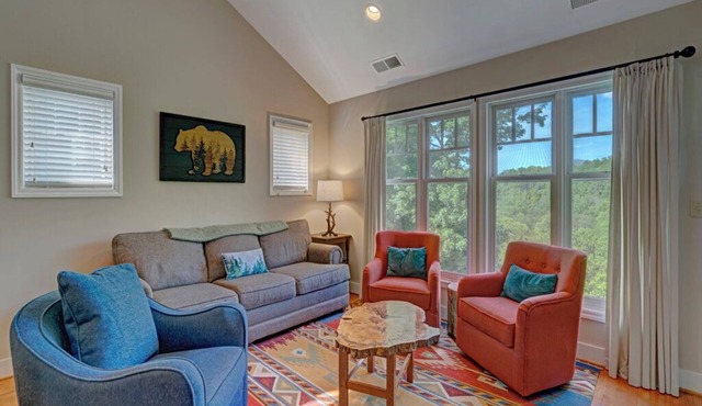 Evergreens 731- Mountain Condo, Gated Resort, Indoor/Outdoor Pools & Hot Tub