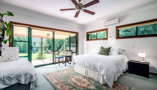 Evermoore Homestead - Stunning Views, Swimming Hole