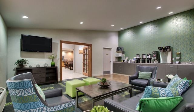 EverSpring Inn & Suites