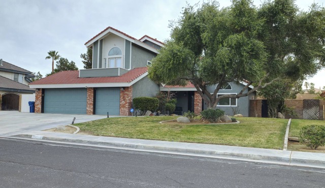 Everthing you could ask for and more,Spacious 4-bedroom house located in a de