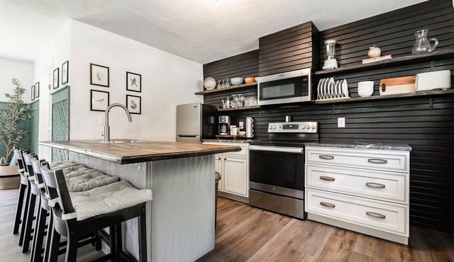 Everwood Cottage ^ Trees, Birds, and Quiet! Military Friendly