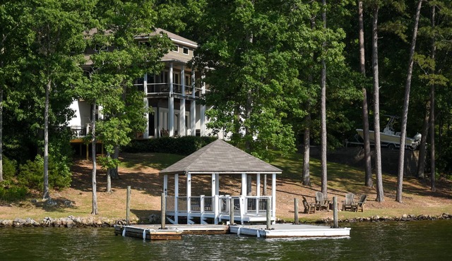 Everybody Loves Nobody's Business!