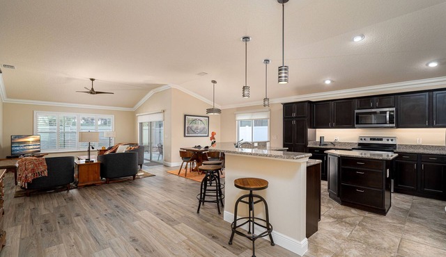 Everything! 3/2, FREE golf & 4-seat cart, RESIDENT passes, pets, near Brownwood